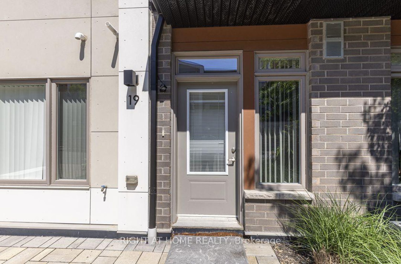 19 - 60 Orchid Place Drive, Malvern, Toronto photo number 2
