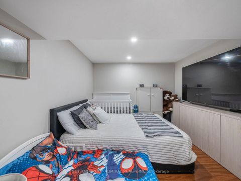 Photo 38 at 16 Craigvale Street, Patterson, Vaughan