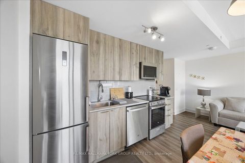 Photo 9 at 420 - 185 Deerfield Road, Central Newmarket, Newmarket