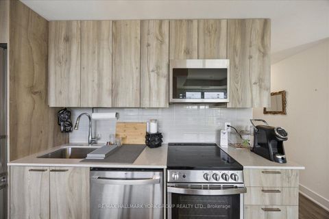 Photo 10 at 420 - 185 Deerfield Road, Central Newmarket, Newmarket