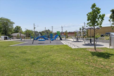 Photo 32 at 420 - 185 Deerfield Road, Central Newmarket, Newmarket