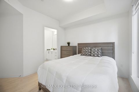 Photo 12 at 221 - 9000 Jane Street, Concord, Vaughan
