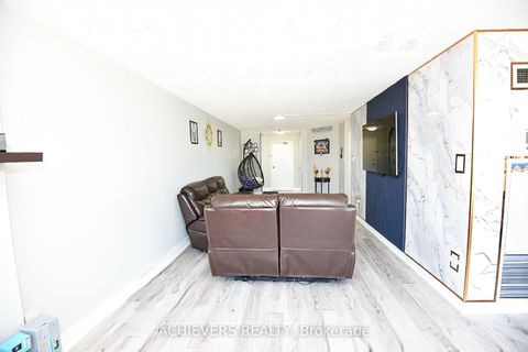 Photo 8 at 914 - 1 Rowntree Road, Jamestown, Toronto