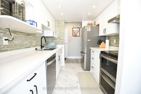 Photo 14 at 914 - 1 Rowntree Road, Jamestown, Toronto