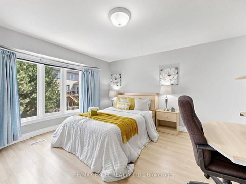 Photo 39 at 16 Frybrook Crescent, Bayview Hill, Richmond Hill