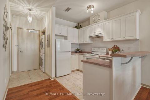 Photo 4 at 704 - 393 King Street W Street, Waterfront Communities C1, Toronto