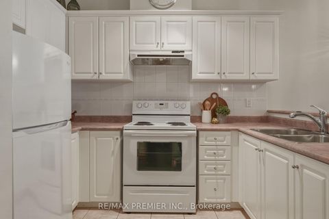 Photo 5 at 704 - 393 King Street W Street, Waterfront Communities C1, Toronto