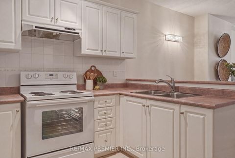 Photo 6 at 704 - 393 King Street W Street, Waterfront Communities C1, Toronto