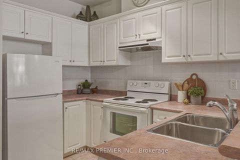Photo 7 at 704 - 393 King Street W Street, Waterfront Communities C1, Toronto