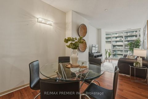 Photo 9 at 704 - 393 King Street W Street, Waterfront Communities C1, Toronto