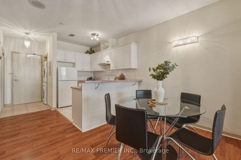 Photo 10 at 704 - 393 King Street W Street, Waterfront Communities C1, Toronto
