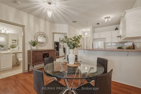 Photo 11 at 704 - 393 King Street W Street, Waterfront Communities C1, Toronto