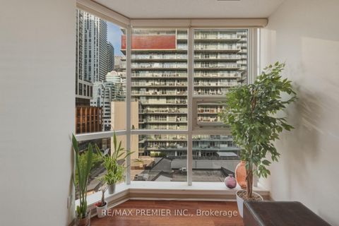 Photo 14 at 704 - 393 King Street W Street, Waterfront Communities C1, Toronto
