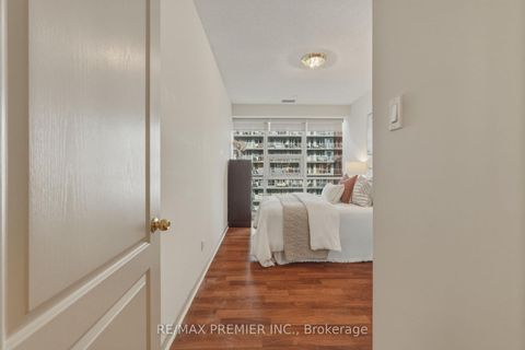 Photo 18 at 704 - 393 King Street W Street, Waterfront Communities C1, Toronto