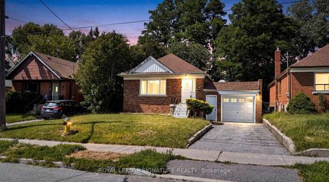 Photo 2 at 14 Valdane Drive, Birchmount, Toronto