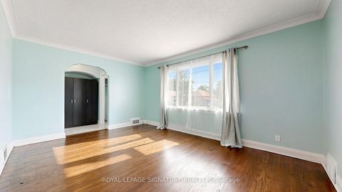 Photo 4 at 14 Valdane Drive, Birchmount, Toronto
