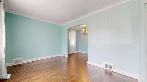 Photo 7 at 14 Valdane Drive, Birchmount, Toronto