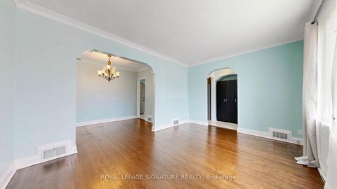Photo 8 at 14 Valdane Drive, Birchmount, Toronto