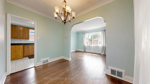 Photo 11 at 14 Valdane Drive, Birchmount, Toronto