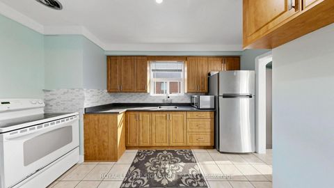 Photo 12 at 14 Valdane Drive, Birchmount, Toronto