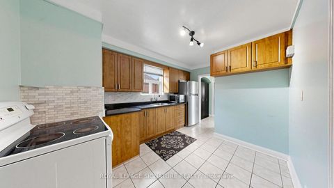 Photo 14 at 14 Valdane Drive, Birchmount, Toronto