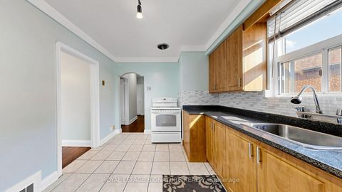 Photo 15 at 14 Valdane Drive, Birchmount, Toronto