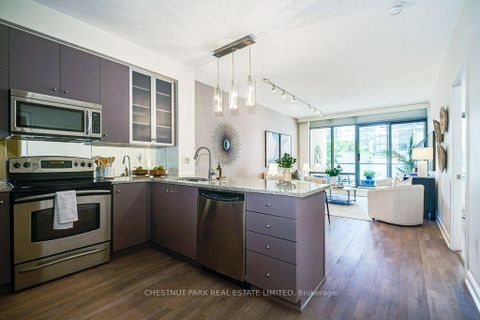 Photo 2 at 210 - 18 Yorkville Avenue, Annex, Toronto