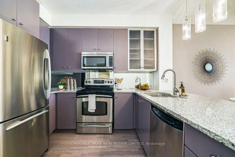 Photo 4 at 210 - 18 Yorkville Avenue, Annex, Toronto