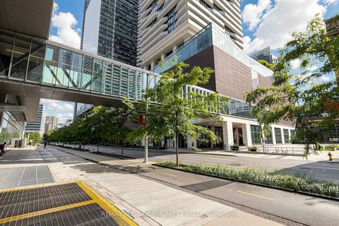 Photo 3 at 3702 - 88 Harbour Street, Waterfront Communities C1, Toronto