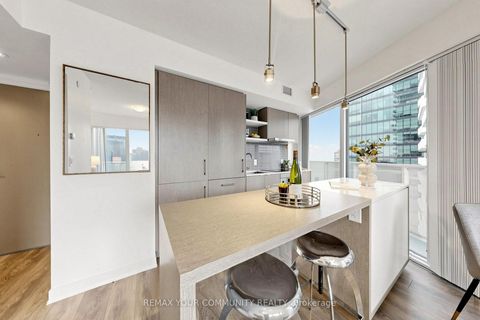 Photo 14 at 3702 - 88 Harbour Street, Waterfront Communities C1, Toronto