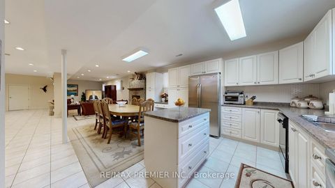 Photo 3 at 32 Veneto Drive, Vaughan Grove, Vaughan