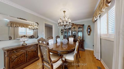 Photo 4 at 32 Veneto Drive, Vaughan Grove, Vaughan