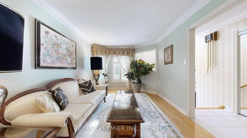 Photo 12 at 32 Veneto Drive, Vaughan Grove, Vaughan