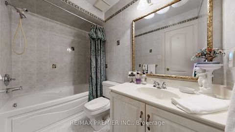 Photo 14 at 32 Veneto Drive, Vaughan Grove, Vaughan