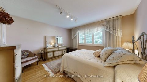 Photo 16 at 32 Veneto Drive, Vaughan Grove, Vaughan
