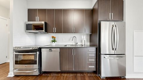 Photo 5 at 1705 - 20 Bruyeres Mews, Niagara, Toronto