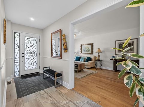 Photo 4 at 99 Dundurn Crescent, Uplands, Vaughan