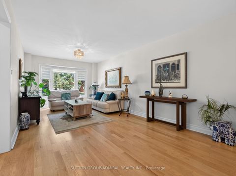Photo 7 at 99 Dundurn Crescent, Uplands, Vaughan
