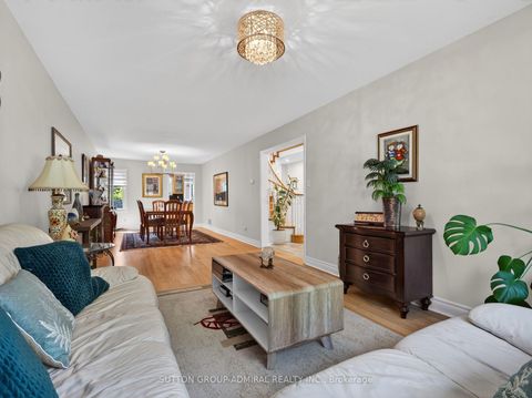 Photo 8 at 99 Dundurn Crescent, Uplands, Vaughan