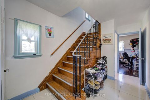 Photo 4 at 39 Kilmarnock Avenue, Birchmount, Toronto