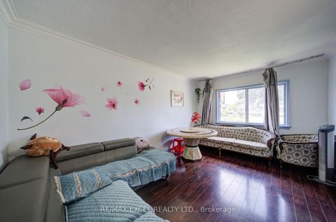 Photo 6 at 39 Kilmarnock Avenue, Birchmount, Toronto