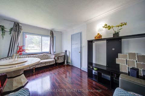 Photo 7 at 39 Kilmarnock Avenue, Birchmount, Toronto