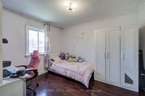 Photo 8 at 39 Kilmarnock Avenue, Birchmount, Toronto