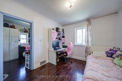 Photo 9 at 39 Kilmarnock Avenue, Birchmount, Toronto