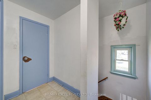 Photo 12 at 39 Kilmarnock Avenue, Birchmount, Toronto