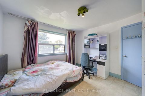 Photo 15 at 39 Kilmarnock Avenue, Birchmount, Toronto