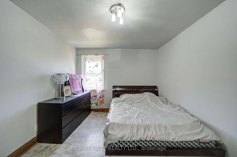 Photo 17 at 39 Kilmarnock Avenue, Birchmount, Toronto