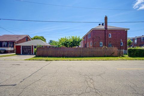 Photo 48 at 39 Kilmarnock Avenue, Birchmount, Toronto