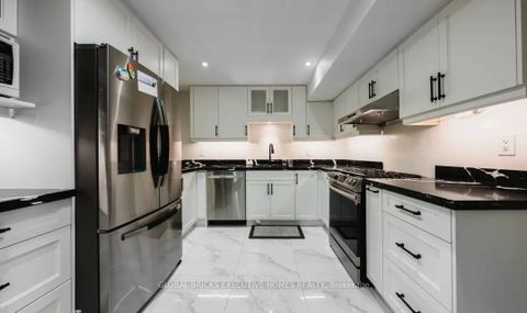 Photo 16 at 99 Benjamin Drive, East Woodbridge, Vaughan