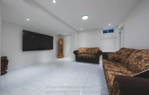 Photo 18 at 99 Benjamin Drive, East Woodbridge, Vaughan